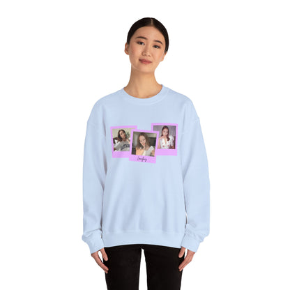 Polaroid Laufey Cute - Unisex Heavy Blend™ Crewneck Sweatshirt